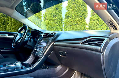 Седан Ford Fusion 2016 в 