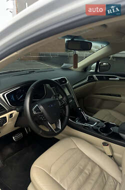 Седан Ford Fusion 2014 в 