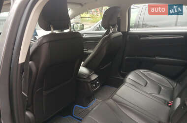 Седан Ford Fusion 2014 в 