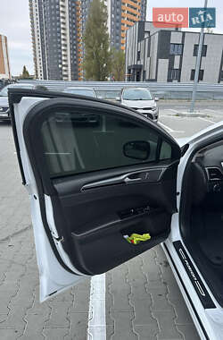 Седан Ford Fusion 2014 в 