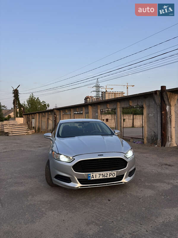 Седан Ford Fusion 2014 в Бучі