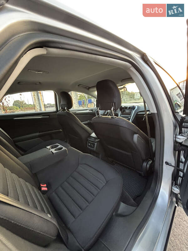 Седан Ford Fusion 2014 в Бучі