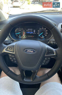 Седан Ford Fusion 2017 в 