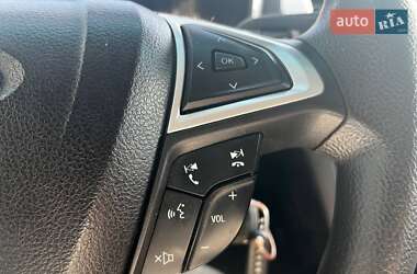 Седан Ford Fusion 2016 в 