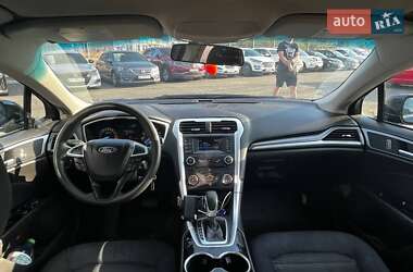 Седан Ford Fusion 2016 в 