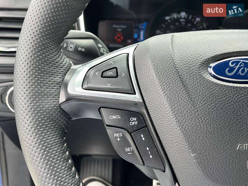 Седан Ford Fusion 2017 в Львові