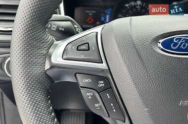 Седан Ford Fusion 2017 в 