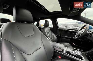 Седан Ford Fusion 2017 в 