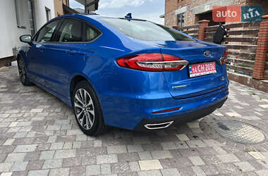 Седан Ford Fusion 2019 в 