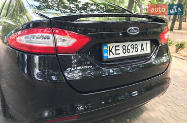 Седан Ford Fusion 2015 в 