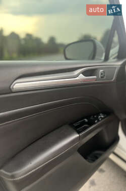 Седан Ford Fusion 2014 в 
