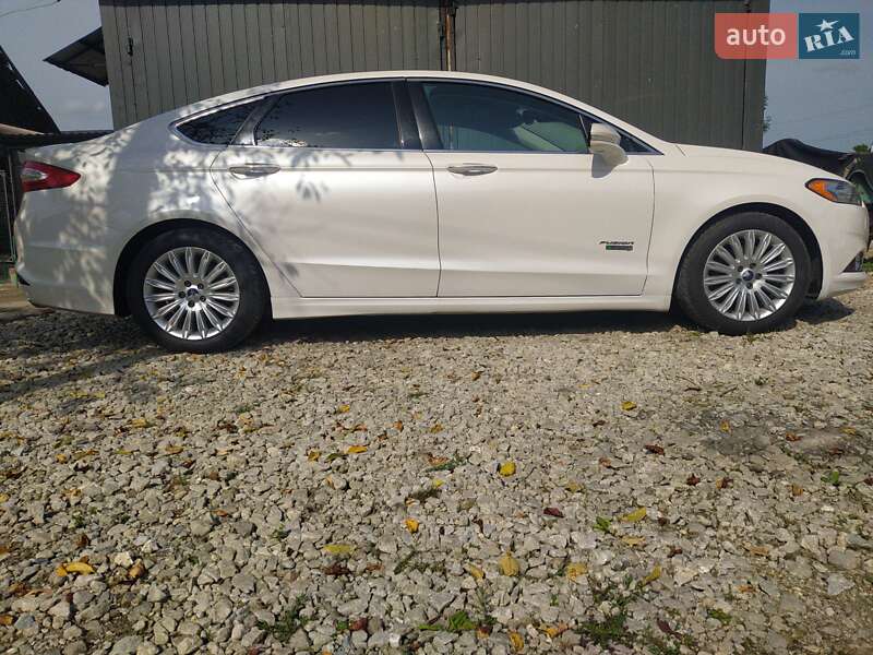 Седан Ford Fusion 2013 в Дрогобыче