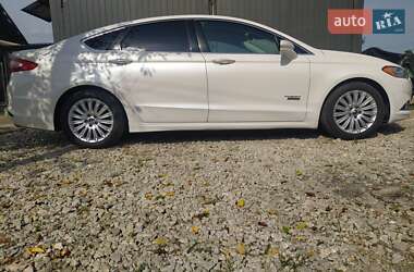 Седан Ford Fusion 2013 в 