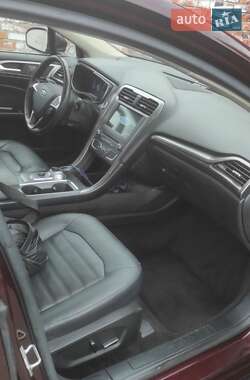 Седан Ford Fusion 2016 в 