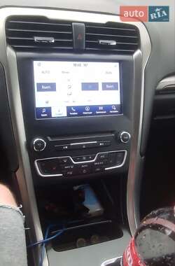 Седан Ford Fusion 2016 в 