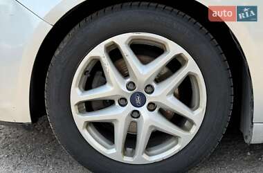 Седан Ford Fusion 2015 в 