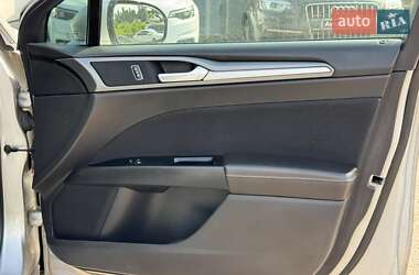 Седан Ford Fusion 2015 в 