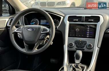 Седан Ford Fusion 2015 в 
