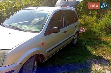 Хэтчбек Ford Fusion 2003 в 