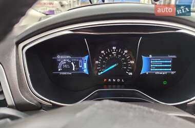 Седан Ford Fusion 2016 в 