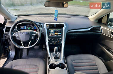 Седан Ford Fusion 2015 в 