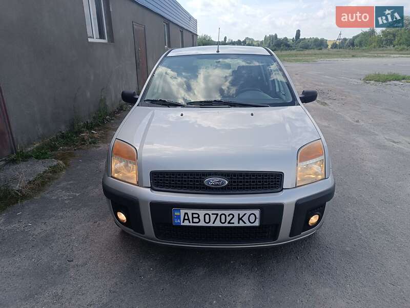 Хэтчбек Ford Fusion 2006 в 