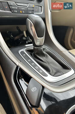 Седан Ford Fusion 2015 в 