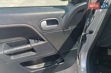 Хэтчбек Ford Fusion 2006 в 