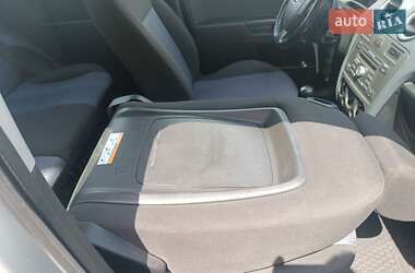 Хэтчбек Ford Fusion 2006 в 