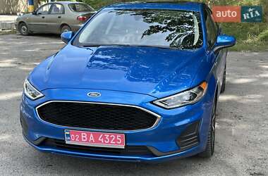 Седан Ford Fusion 2019 в 