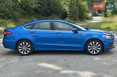 Седан Ford Fusion 2019 в 