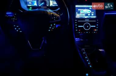 Седан Ford Fusion 2016 в 