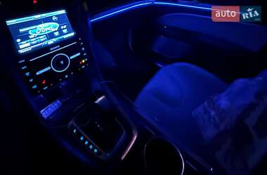 Седан Ford Fusion 2016 в 
