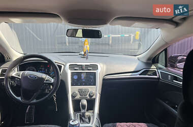 Седан Ford Fusion 2013 в 