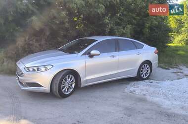 Седан Ford Fusion 2017 в 