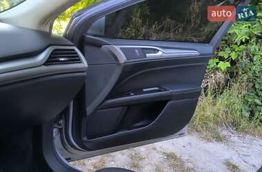 Седан Ford Fusion 2017 в 