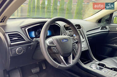 Седан Ford Fusion 2020 в 