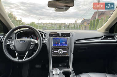 Седан Ford Fusion 2020 в 