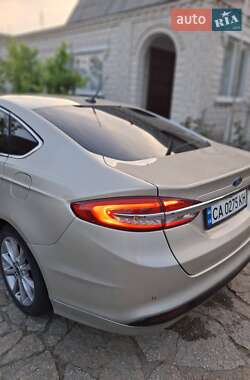 Седан Ford Fusion 2016 в 