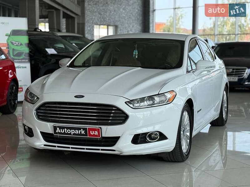 Седан Ford Fusion 2015 в 