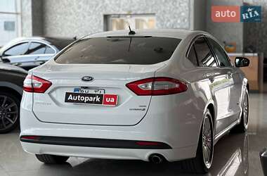 Седан Ford Fusion 2015 в 