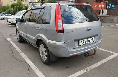 Хэтчбек Ford Fusion 2010 в 