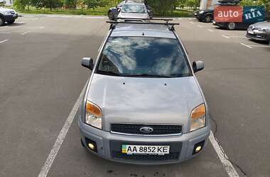 Хэтчбек Ford Fusion 2010 в 