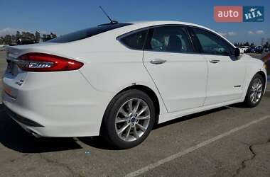 Седан Ford Fusion 2017 в 