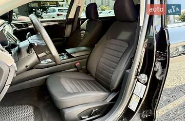 Седан Ford Fusion 2019 в 