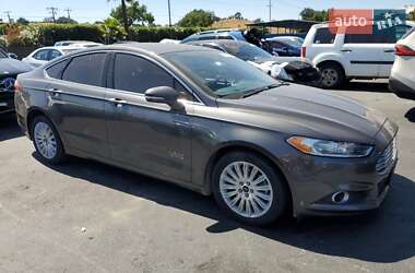 Седан Ford Fusion 2016 в 