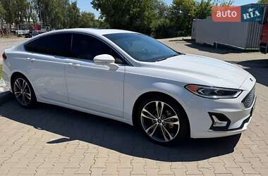 Седан Ford Fusion 2019 в 