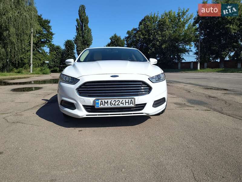 Седан Ford Fusion 2015 в Коростене