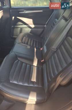 Седан Ford Fusion 2013 в 