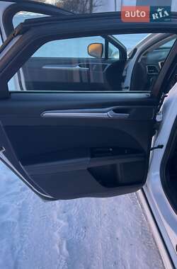 Седан Ford Fusion 2013 в 